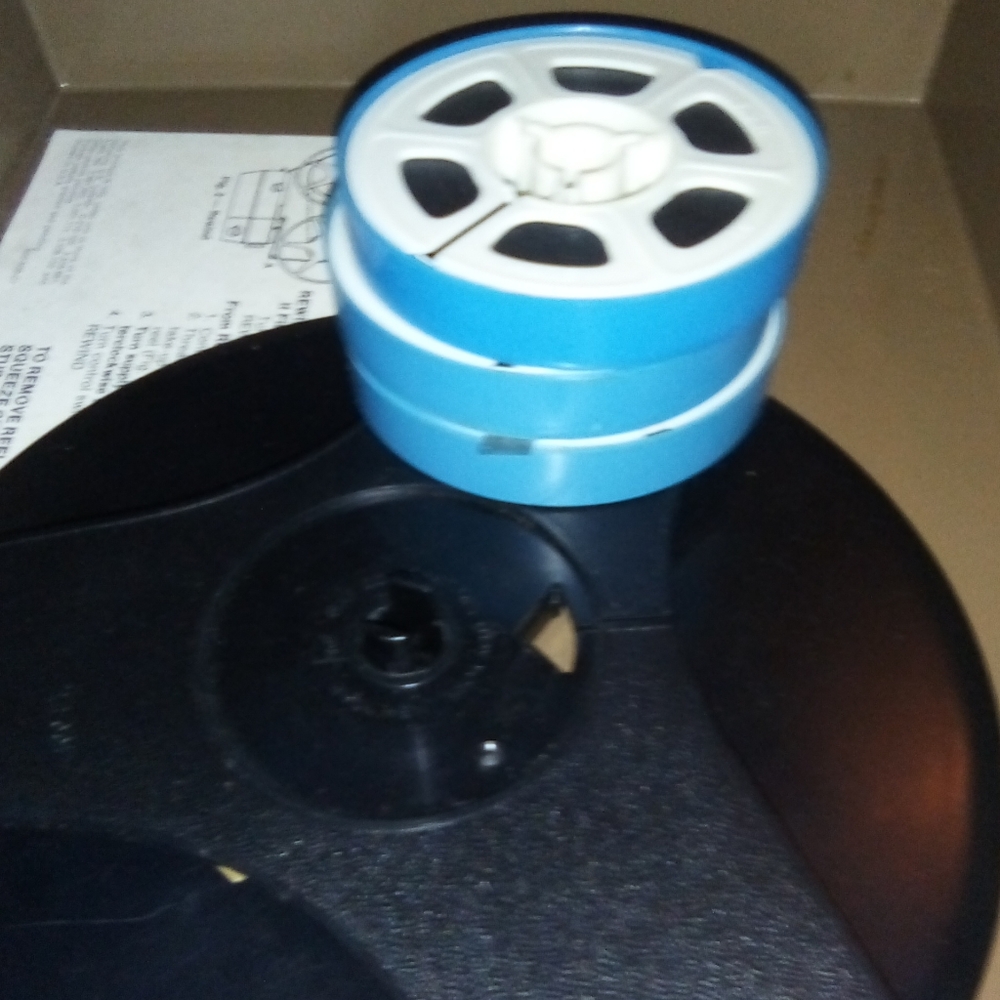Auto Threading Dual 8 Movie Projector - Picture 5 of 7